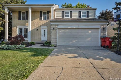 17504 Doleen Dr, Macomb Township, MI 48044-4147