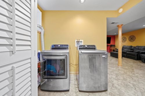 6129 Mcvicker Ave, Chicago IL 60638-4325 exterior