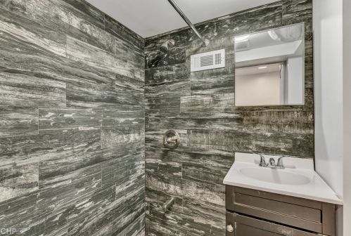 6749 Damen Ave, Chicago IL  60636-3204 exterior