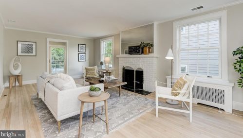 3912 Blackthorn St, Bethesda MD 20815-5056 exterior