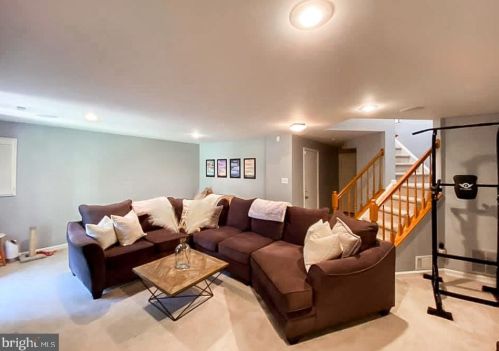 5817 Appleford Dr, Alexandria VA  22315-5625 exterior