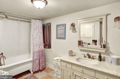 886 Vaughn Rd, Pottstown PA exterior