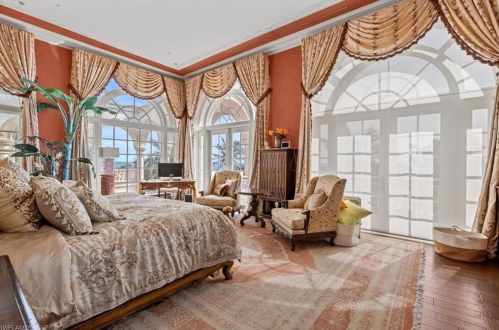 7613 Bay Colony Dr, Naples FL 34108-7756 exterior