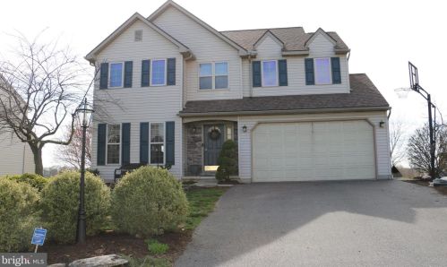 79 Apple Blossom Dr, Lancaster, PA 17602-1652