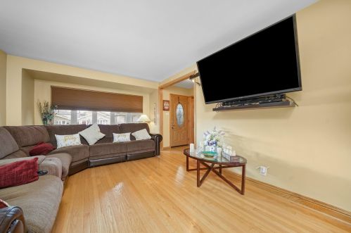 6129 Mcvicker Ave, Chicago IL 60638-4325 exterior