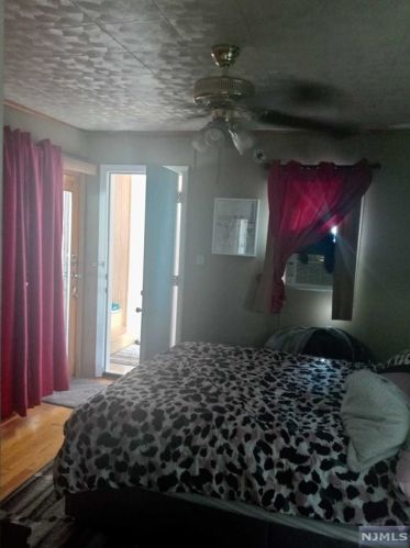 423 Sherman Pl, Fairview NJ 07022-1818 exterior