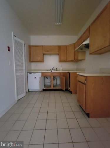 140 Fountain Ave, Trenton NJ 08618-3825 exterior