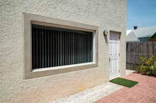 6410 Dixie Hwy, Boca Raton FL  33487-3161 exterior