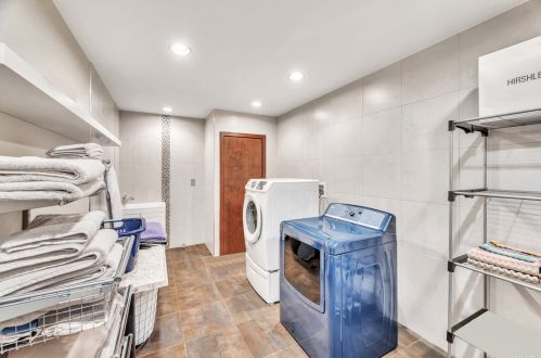 795 Kearny Dr, Valley Stream NY 11581-3624 exterior