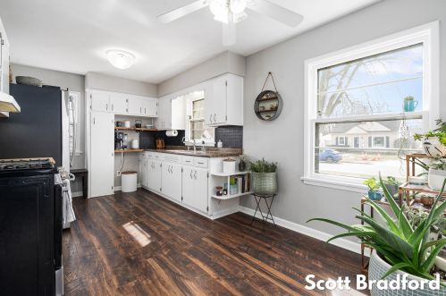 1317 Northlawn St, Grand Rapids MI 49505-3867 exterior