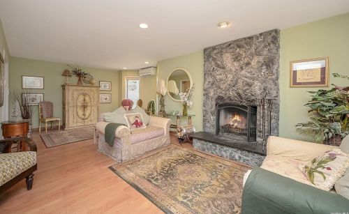 35 Rogues Path, Huntington Station NY exterior