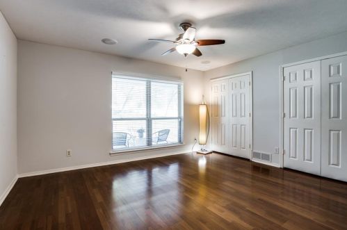 1049 Frst Grv Dr, Dallas TX 75218-2333 exterior