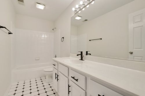 1715 Vlg Ct, Bull Valley IL 60014-2010 exterior