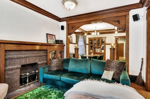 4710 Artesian Ave, Chicago IL 60659-5035 exterior