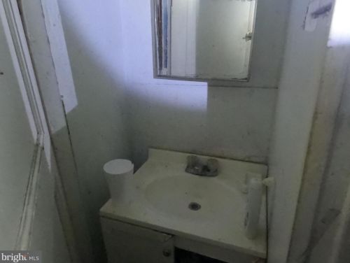 2715 11 St, Philadelphia PA 19123-3322 exterior