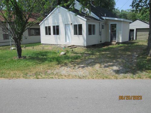 104 Lakeshore Blvd, Meskegon, MI 49444-3819