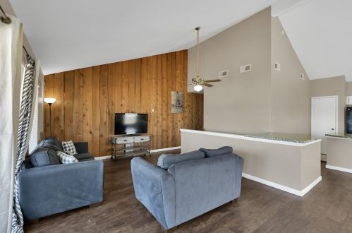 103 April Pt Dr, Montgomery TX 77356-8873 exterior