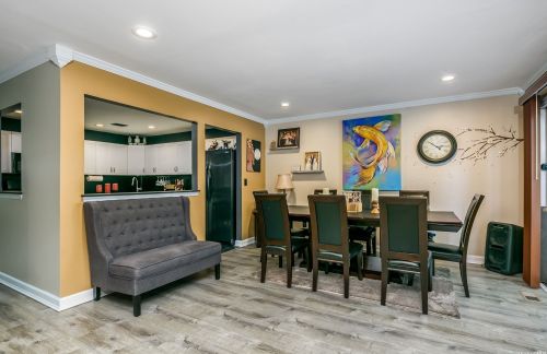 156 Alicia Dr, Babylon NY 11703-4035 exterior