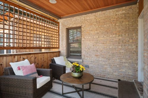 2955 Sunnyside Ave, Chicago IL 60630-3923 exterior