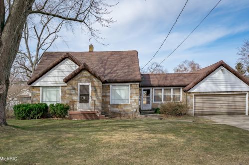 1423 Parkhurst Ave, Grand Rapids MI 49504-2646 exterior