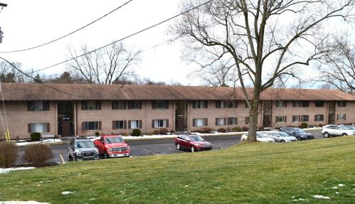 1009 Sanlin Dr, Moon Twp PA  15108-2832 exterior