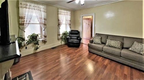 367 187th St, Bronx NY 10458-6707 exterior