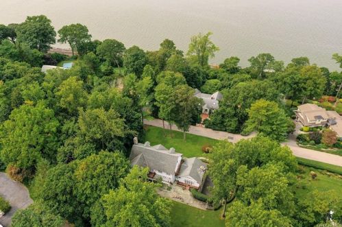 347 Riv Rd, Briarcliff NY 10510-2413 exterior