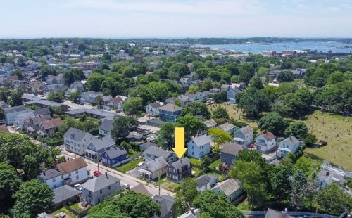 56 Gould St, Middletown RI 02840-2144 exterior