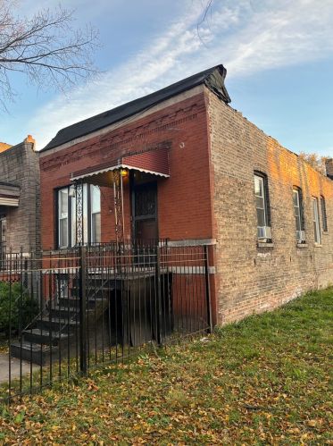 4029 Adams St, Chicago, IL 60624-2753