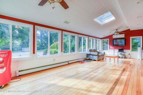 17 Carriage Dr, Middletown NJ 07748-3504 exterior