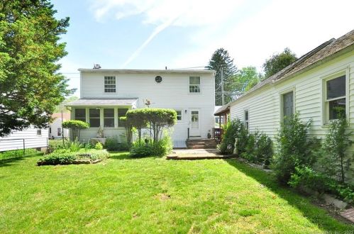 132 Walker St, Manchester CT 06040-4329 exterior