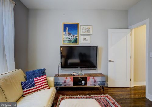 934 Ellsworth St, Philadelphia PA 19146-3010 exterior