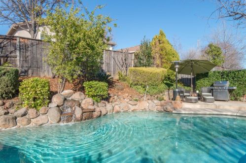 1222 Meredith Way, Folsom CA 95630-7325 exterior