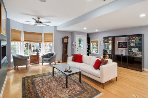 2152 Farragut Ave, Chicago, IL 60625-1204