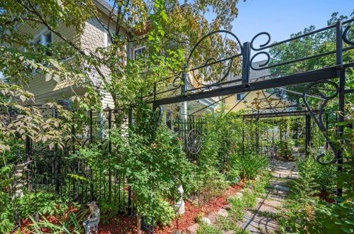 346 Maple St, Springfield MA 01105-1953 exterior