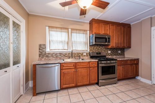 928 Jackson St, Waukegan IL 60085-7354 exterior