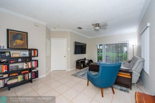 9757 Kamena Cir, Boynton Beach FL 33436-3958 exterior