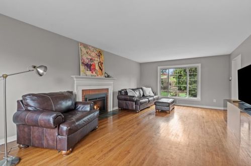 250 Chapel Ridge Rd, Pittsburgh PA  15238-1832 exterior