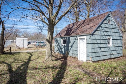 2141 Continental St, Meskegon MI  49444-1213 exterior