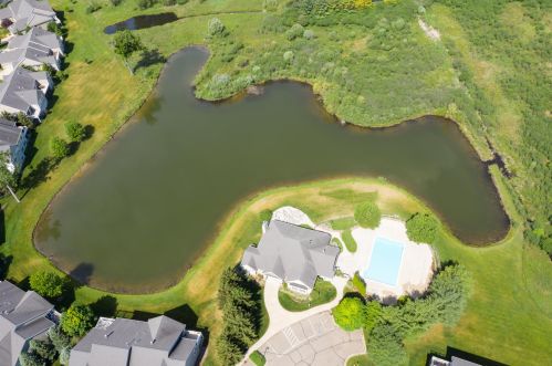 8690 Oakland Hl Cir, Kalamazoo MI 49024-5298 exterior