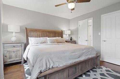 5015 Broad St, Pittsburgh PA  15224-2403 exterior