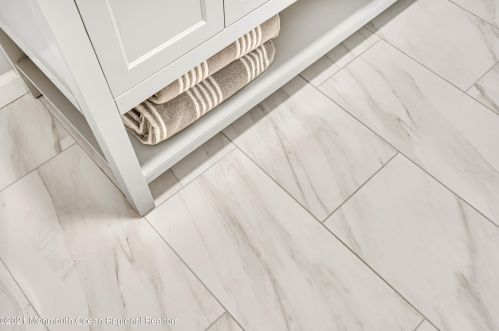 45 Harmon Rd, Edison NJ  08837-2723 exterior