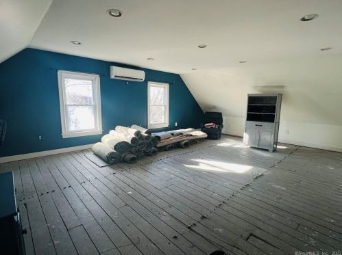 294 Broad St, Killingly CT 06239-3604 exterior