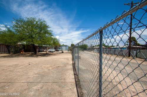 2202 Poquita Vis, Tucson AZ  85713-5128 exterior