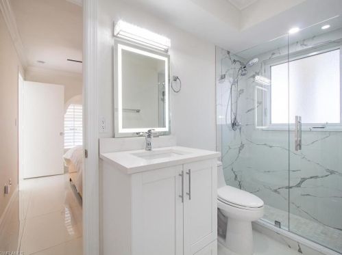 9980 Vanderbilt Dr, Naples FL 34108-2170 exterior