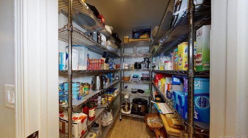 28 Celtic Ct, Enfield CT 06082-5777 exterior