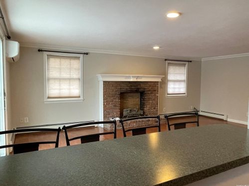 8 Crawford Ct, Huntington Station NY  11746-1502 exterior