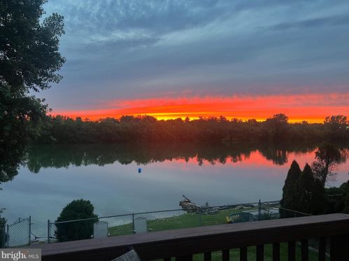 42 Hamilton Lk Dr, Trenton NJ 08619-3437 exterior