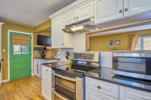 37 Bayne St, Norwalk CT 06851-1201 exterior