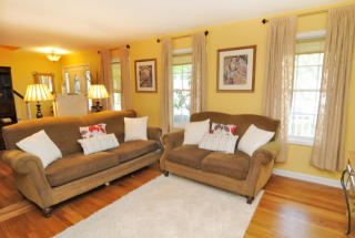 60 Windsor Dr, Dumont, NJ 07628-2023